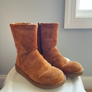 Uggs. Classic chestnut short with side zipper. Women’s size 8.